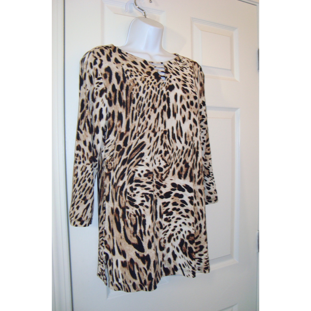 Chicos Travelers Leopard Print Tunic Size Small (Size 0 in Chicos Brand)